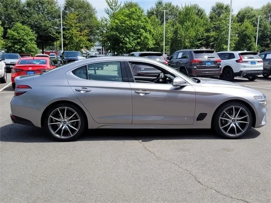 2023 Genesis G70 2.0T photo 1