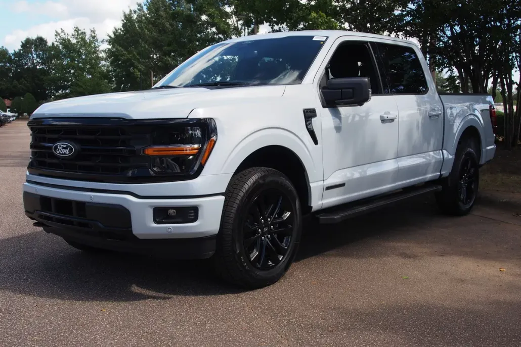 2025 Ford F-150 XLT photo 1