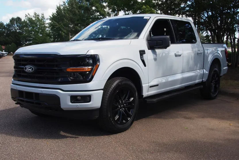 2025 Ford F-150 XLT photo 1