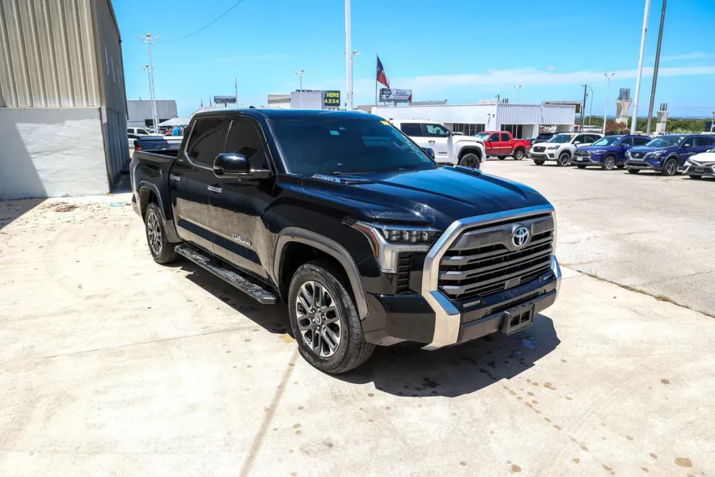 2024 Toyota Tundra Limited photo 1