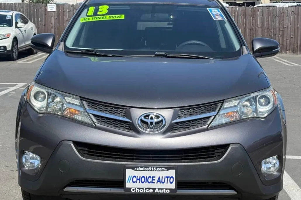 2013 Toyota RAV4 XLE photo 1
