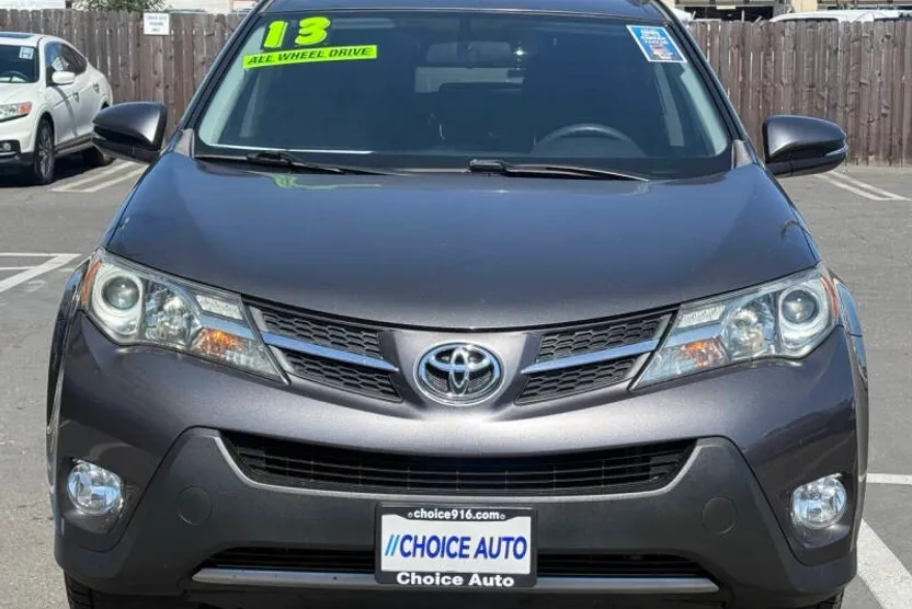 2013 Toyota RAV4 XLE photo 1