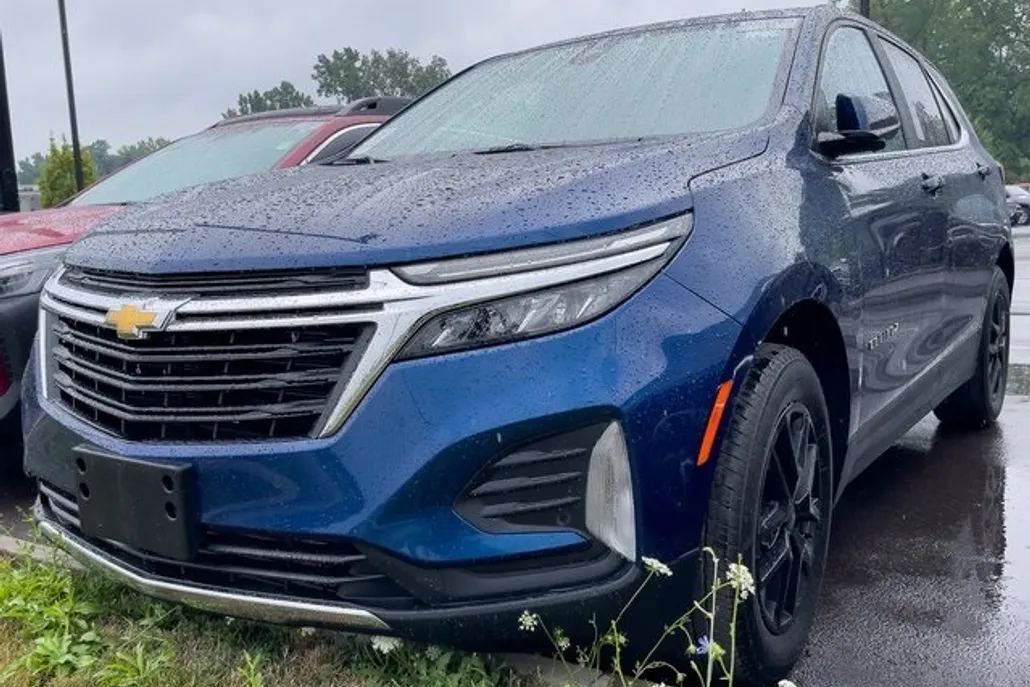 2023 Chevrolet Equinox LT photo 1