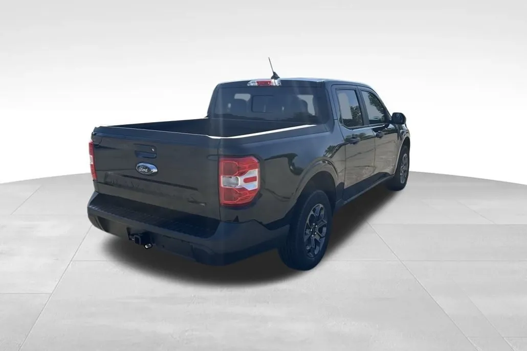 2023 Ford Maverick XLT photo 1