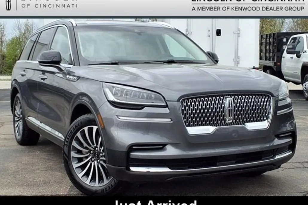 2023 Lincoln Aviator Standard photo 1