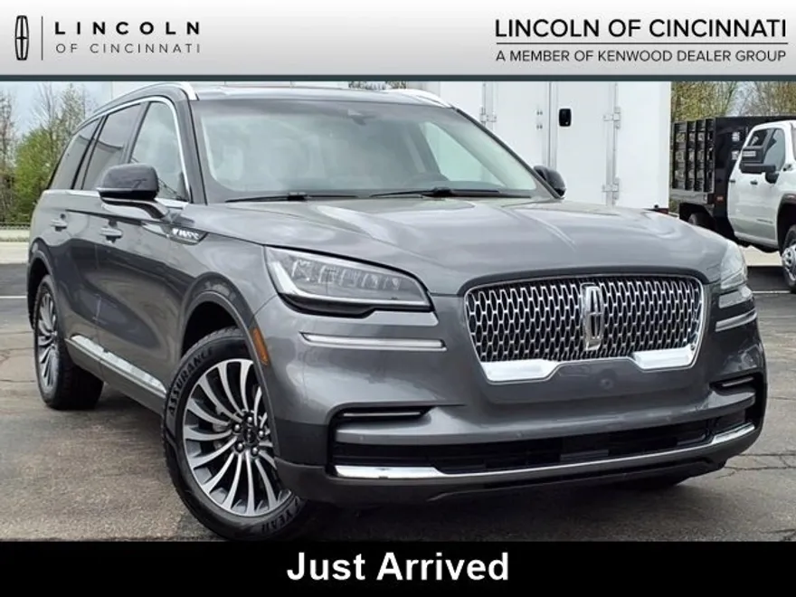 2023 Lincoln Aviator Standard photo 1