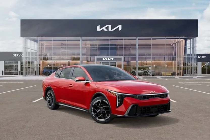 2025 Kia K4 GT-Line photo 1