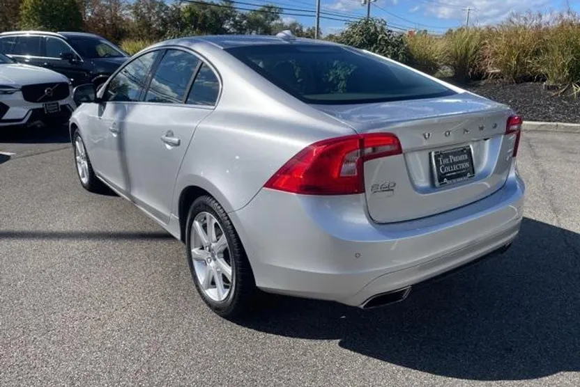 2016 Volvo S60 T5 Drive-E Premier photo 1