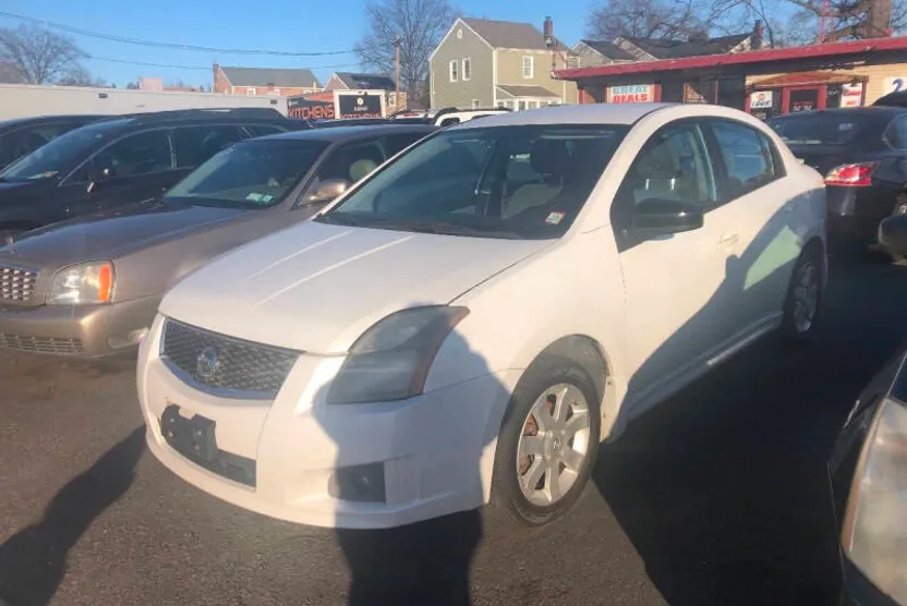 2010 Nissan Sentra 2.0 photo 1