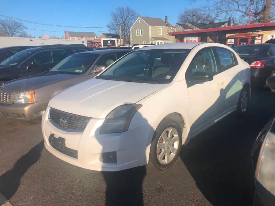 2010 Nissan Sentra 2.0 photo 1
