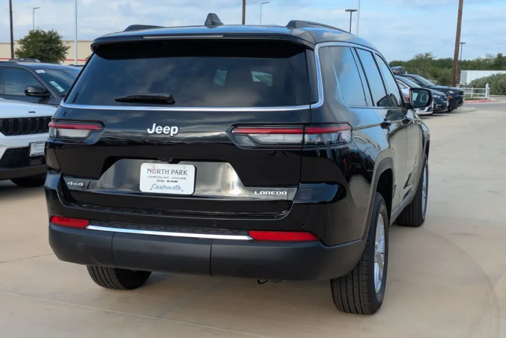 2025 Jeep Grand Cherokee Laredo X photo 1