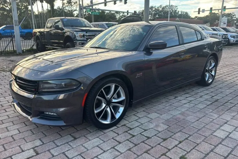 2015 Dodge Charger R/T photo 1