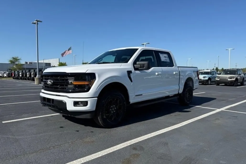 2025 Ford F-150 XLT photo 1