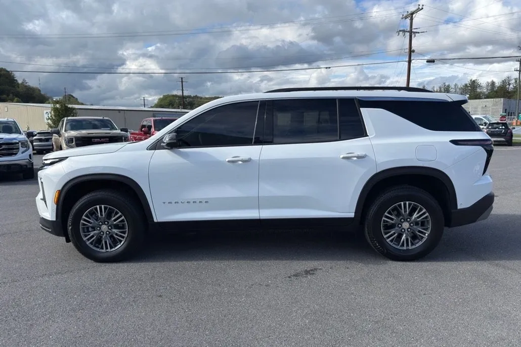 2024 Chevrolet Traverse 2LT photo 1