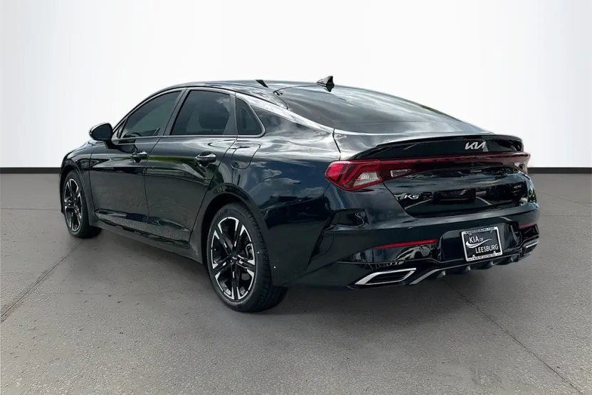 2022 Kia K5 GT-Line photo 1