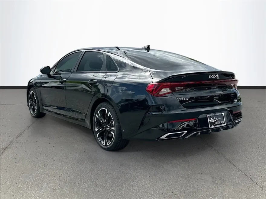 2022 Kia K5 GT-Line photo 1