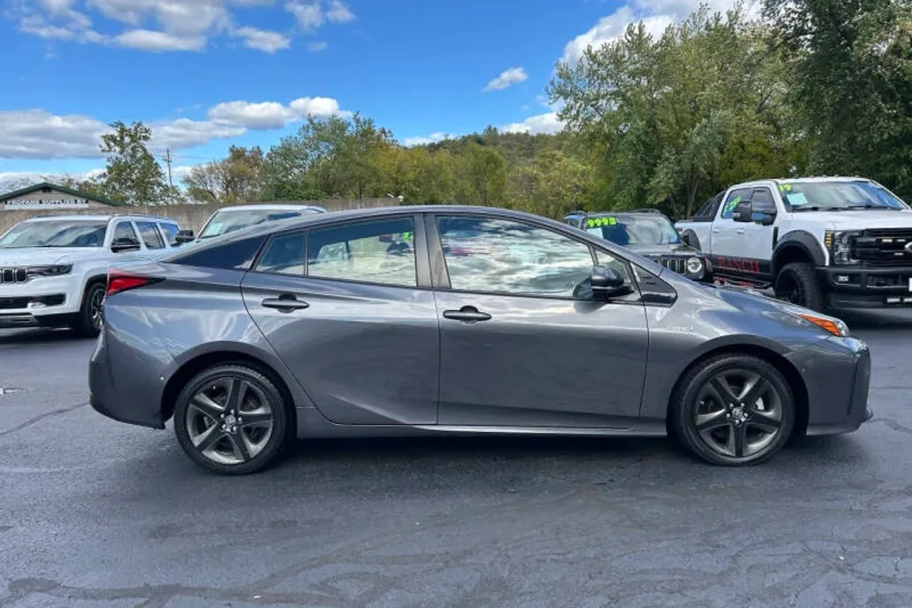 2020 Toyota Prius XLE photo 1