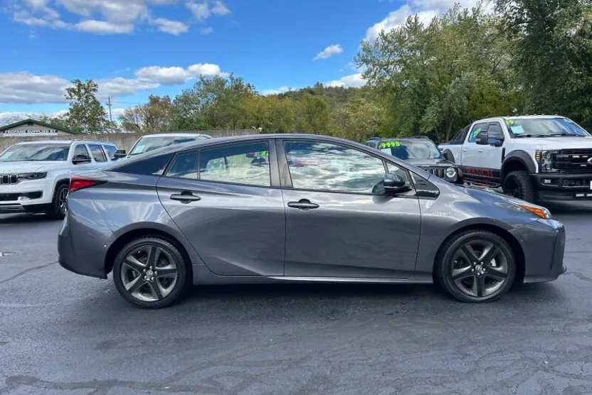 2020 Toyota Prius XLE photo 1