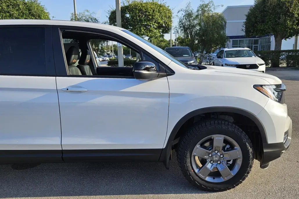 2025 Honda Ridgeline TrailSport photo 1