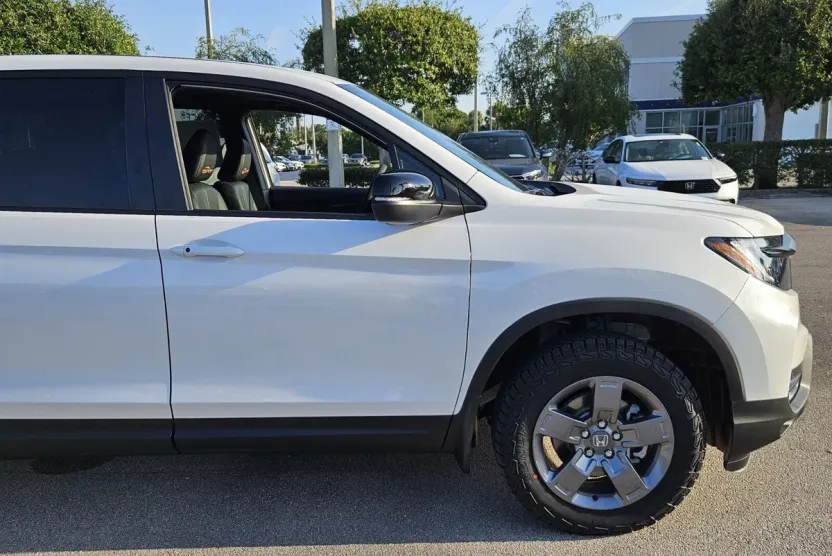 2025 Honda Ridgeline TrailSport photo 1