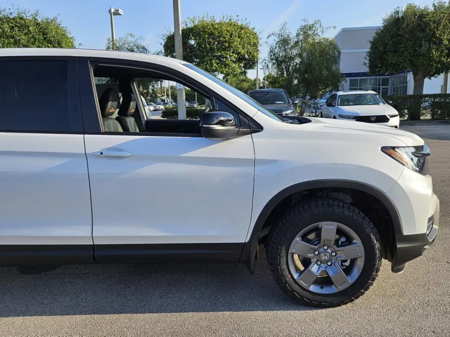 2025 Honda Ridgeline TrailSport photo 1