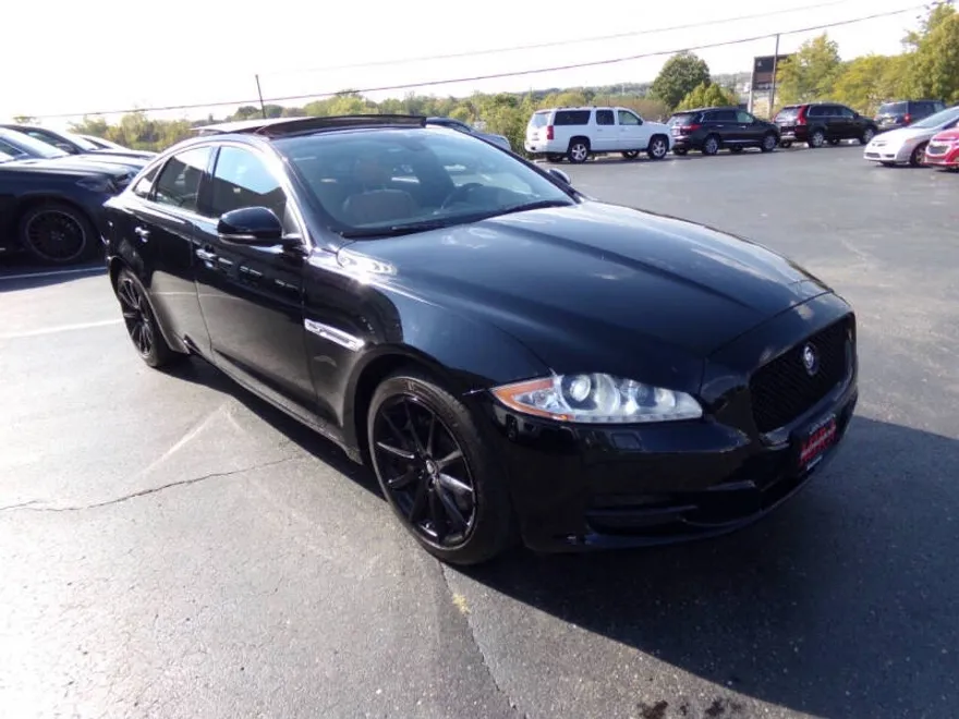2013 Jaguar XJ Base photo 1