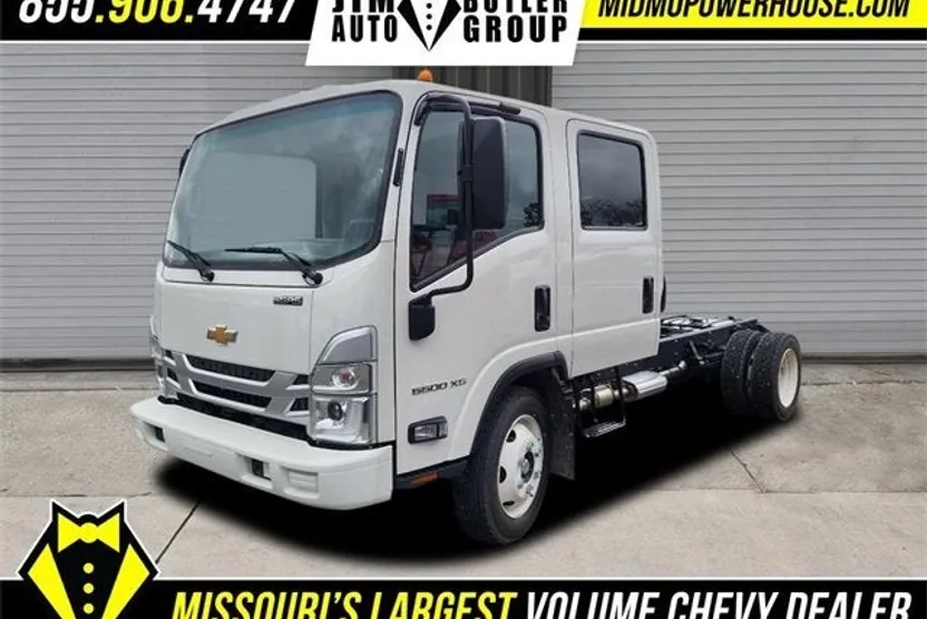 2025 Chevrolet Silverado photo 1