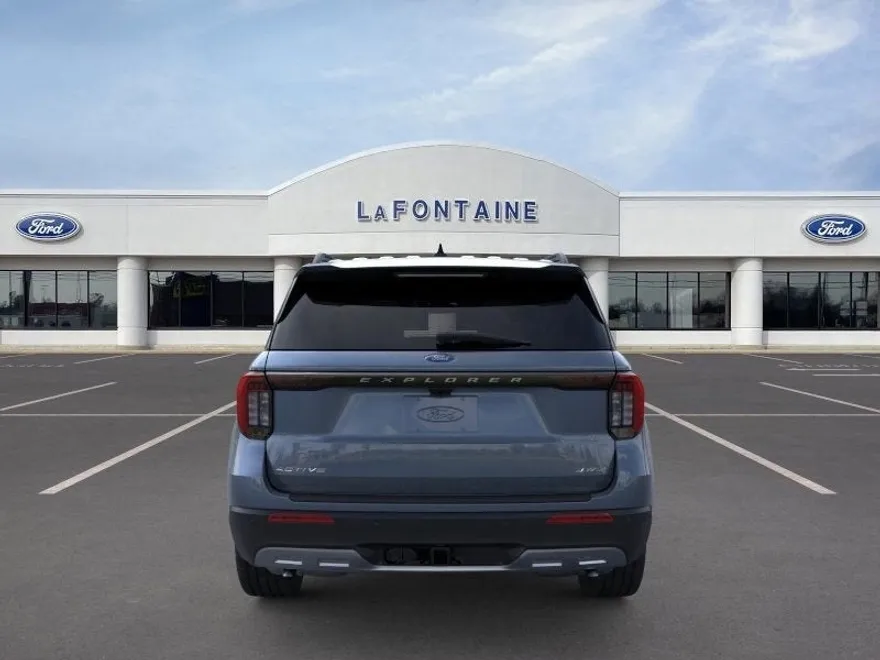 2025 Ford Explorer photo 5