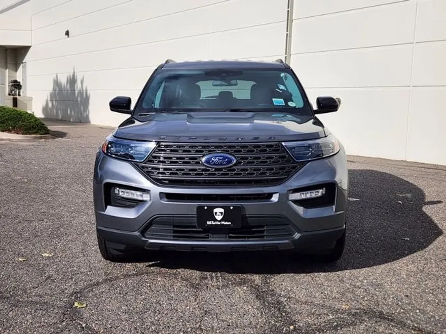 2022 Ford Explorer XLT photo 1