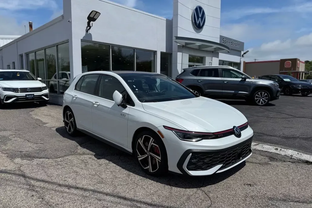 2025 Volkswagen Golf GTI SE photo 1