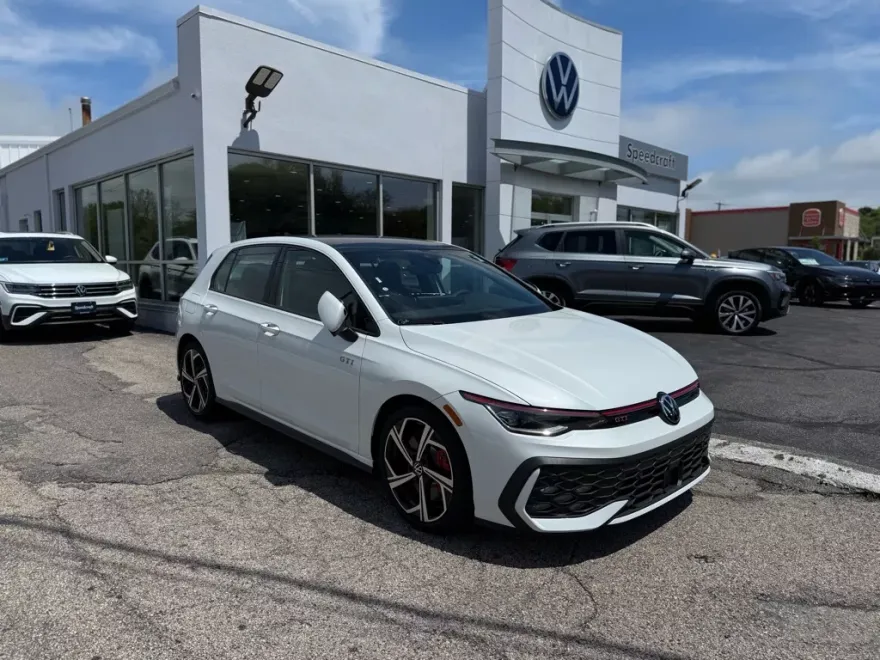 2025 Volkswagen Golf GTI SE photo 1