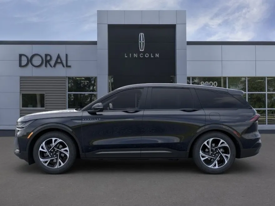 2025 Lincoln Nautilus Premiere photo 2