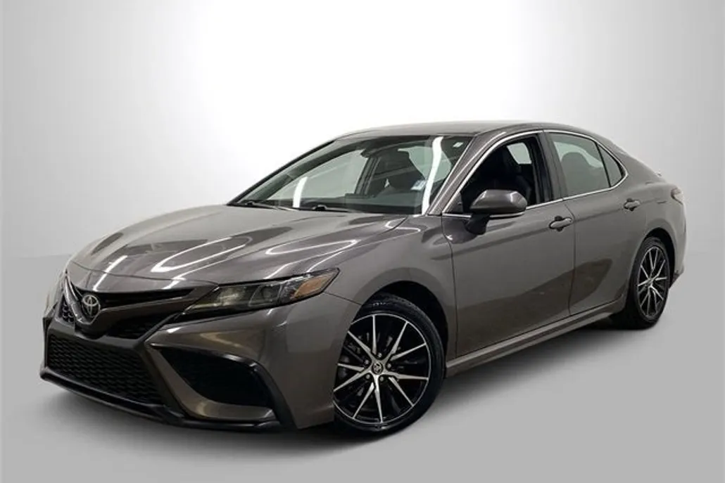 2023 Toyota Camry SE photo 1