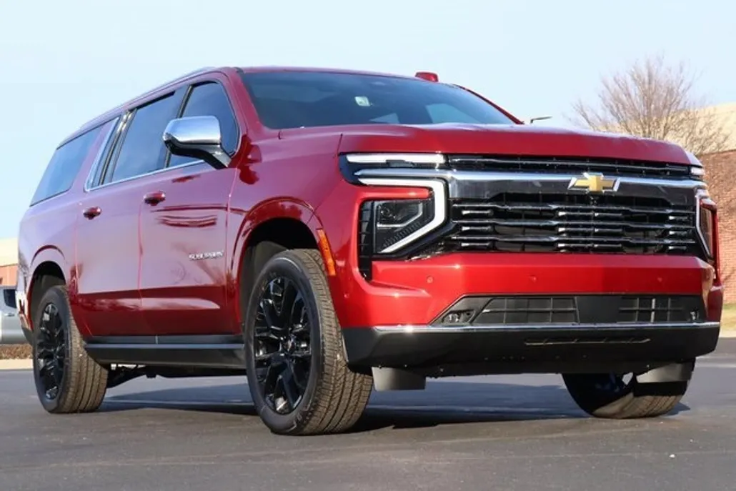 2025 Chevrolet Suburban Premier photo 1