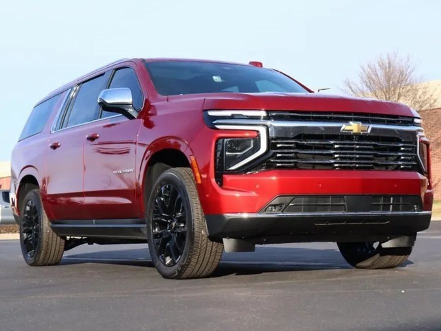 2025 Chevrolet Suburban Premier photo 1