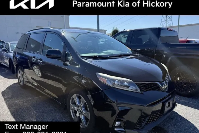 2018 Toyota Sienna SE photo 1