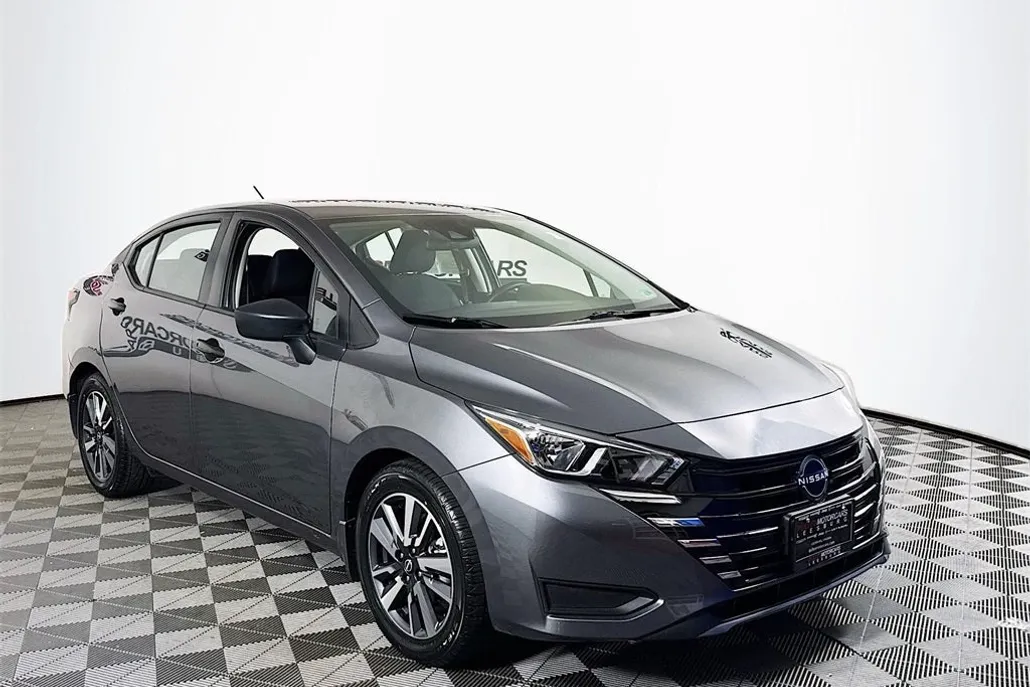 2024 Nissan Versa 1.6 S photo 1
