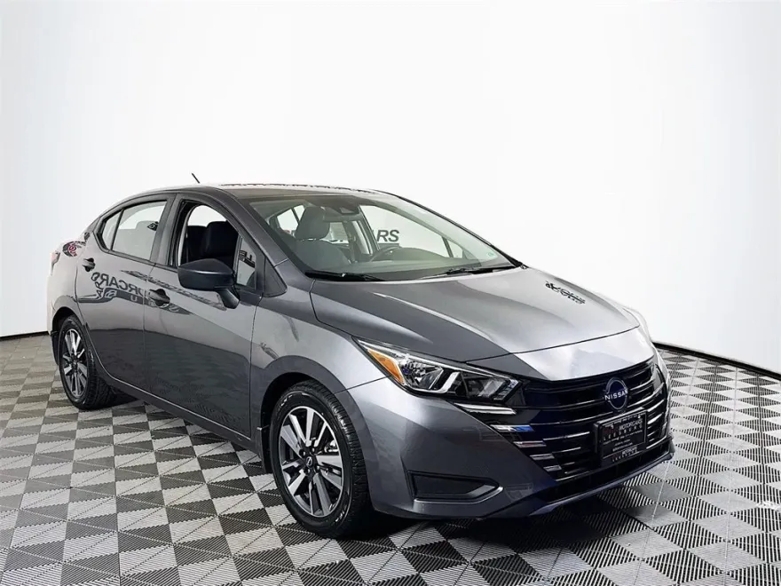 2024 Nissan Versa 1.6 S photo 1