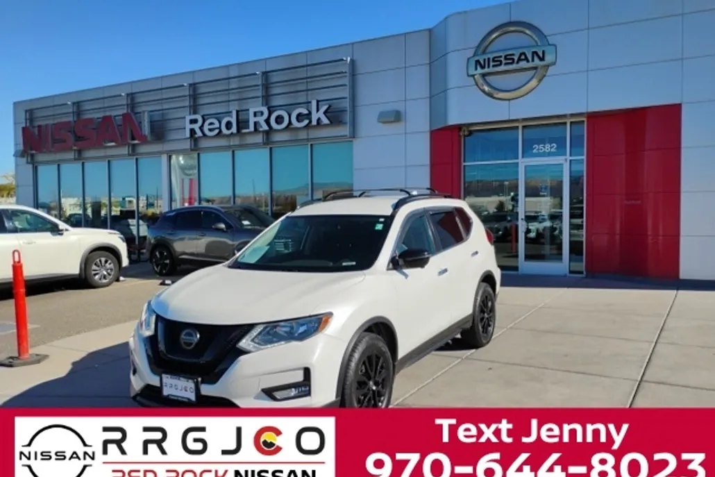 2018 Nissan Rogue SV photo 1