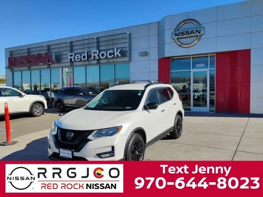 2018 Nissan Rogue SV photo 1