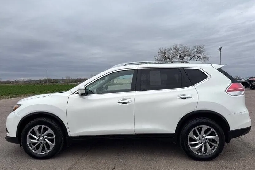 2014 Nissan Rogue SL photo 1