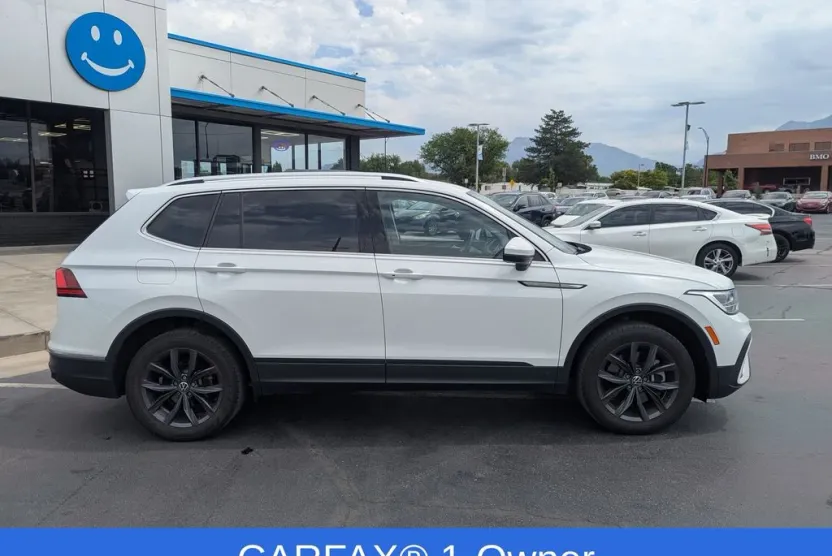 2022 Volkswagen Tiguan SE photo 1