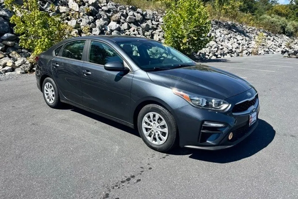 2021 Kia Forte FE photo 1
