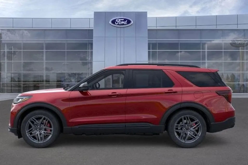 2025 Ford Explorer ST photo 1
