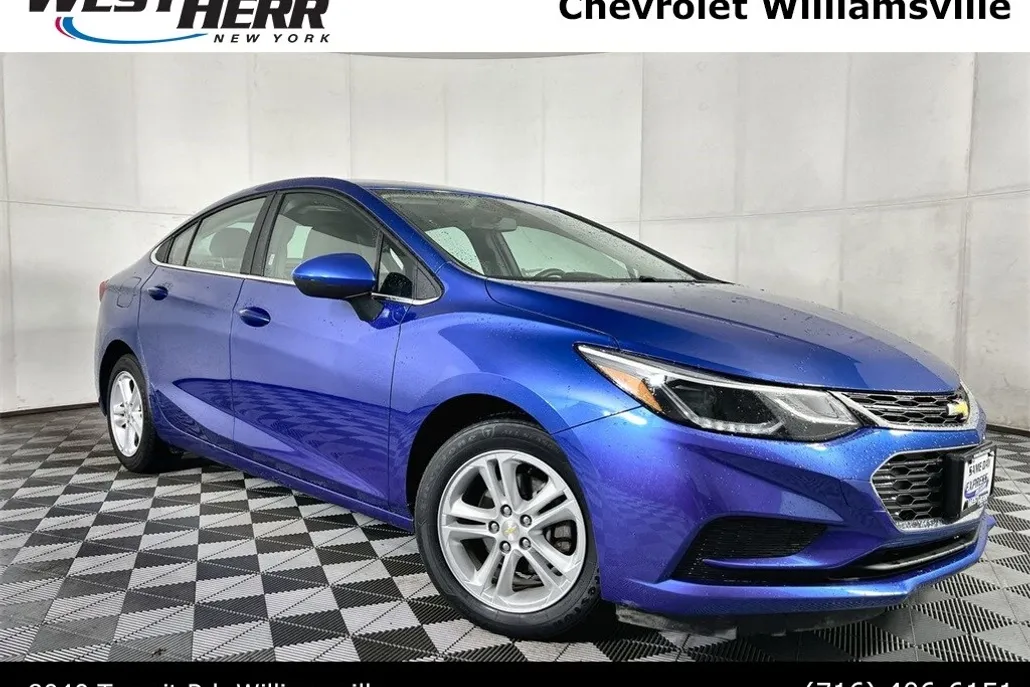 2018 Chevrolet Cruze LT photo 1