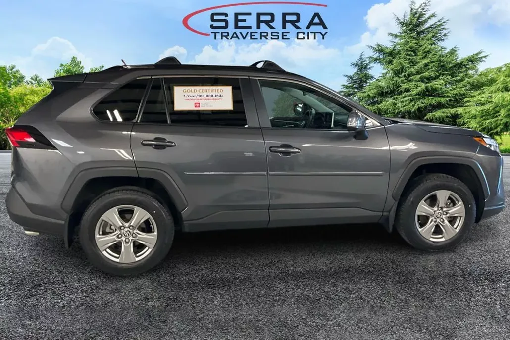 2023 Toyota RAV4 XLE photo 1