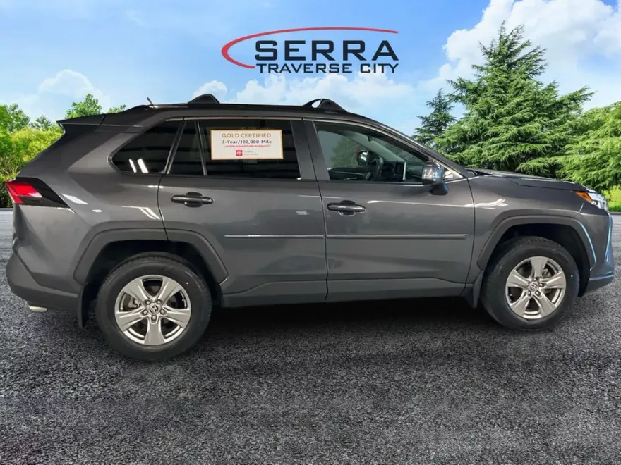 2023 Toyota RAV4 XLE photo 1