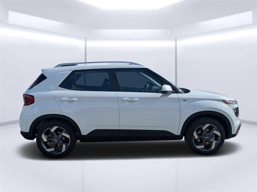 2026 Hyundai Venue SEL photo 1