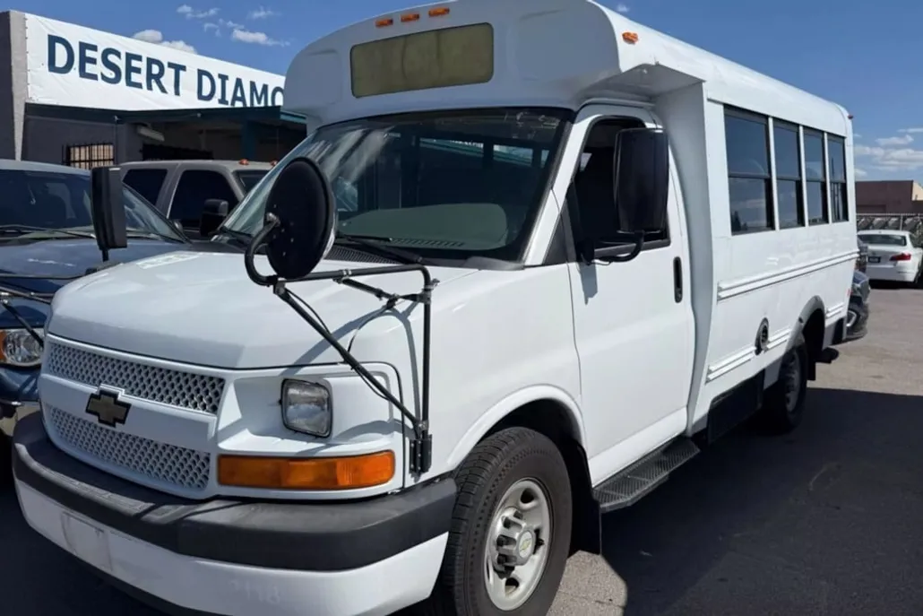 2012 Chevrolet Express Cutaway Work Van photo 1