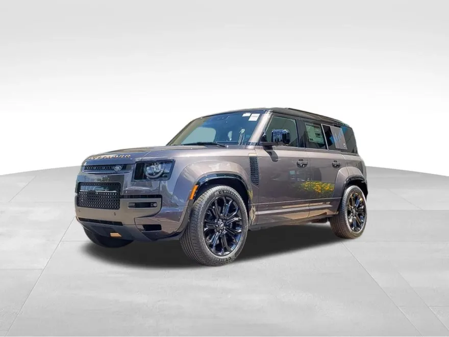 2025 Land Rover Defender 110 V8 photo 1